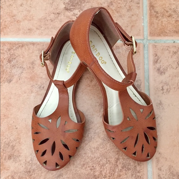 closed toe flat sandals
